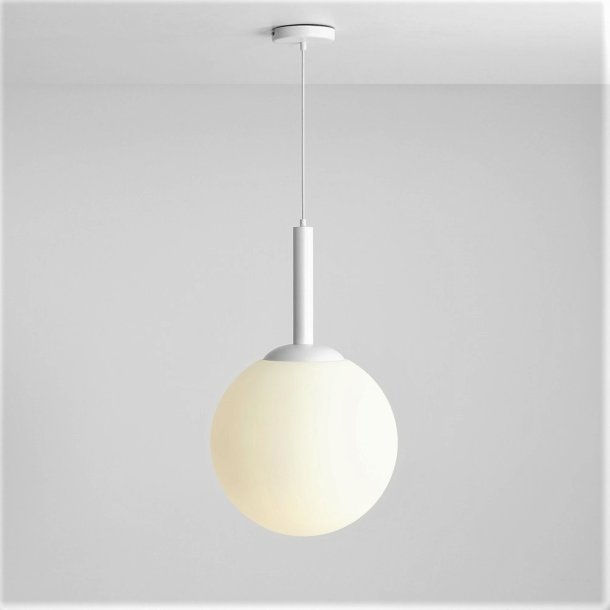 Stick - Loftlampe i hvid metal og glas,  40 cm. kuppel