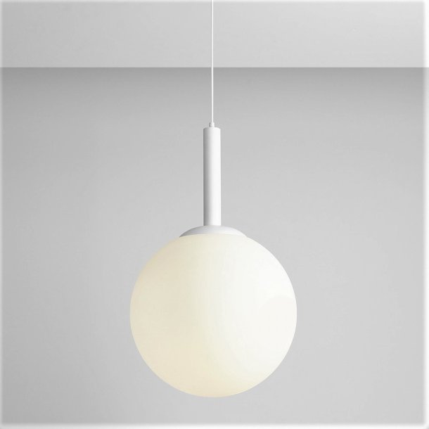 Stick - Loftlampe i hvid metal og glas,  40 cm. kuppel