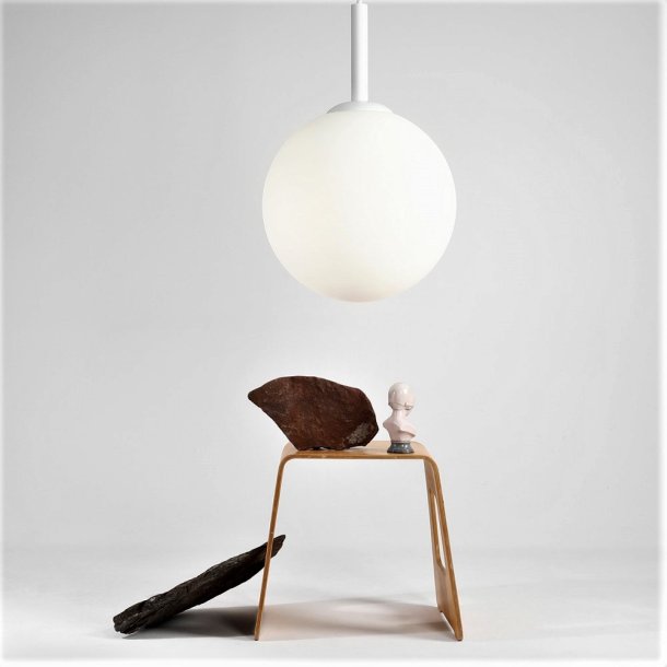 Stick - Loftlampe i hvidt og glas,  50 cm. kuppel