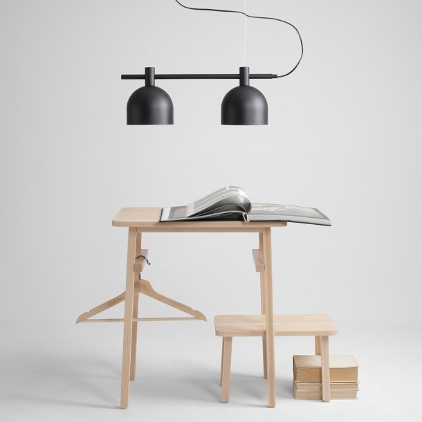 Tudor - Loftlampe i sort metal med to skrme