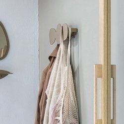 Stones - Knagerkke i champagne farvet metal med organiske former, 3 knager