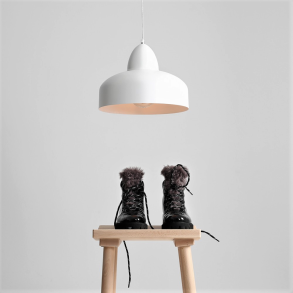 Kosmo - Taklampa i vit metall