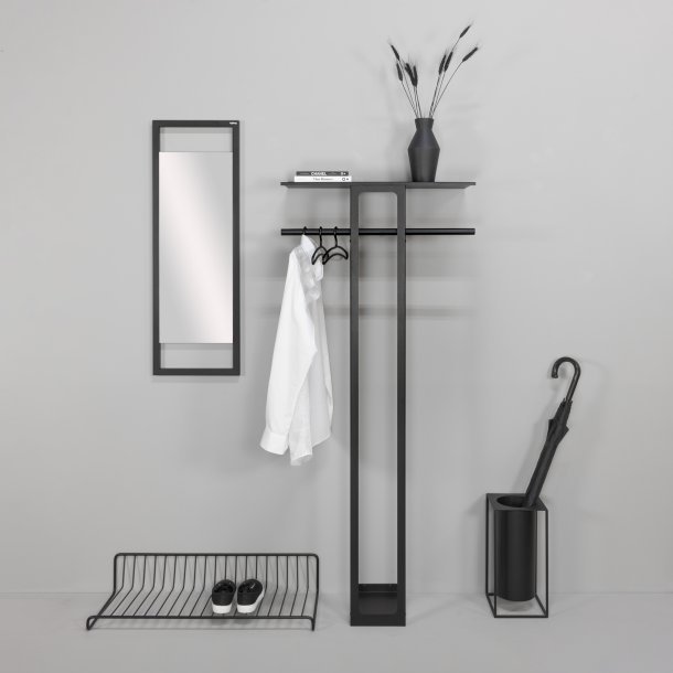 Koons - Hj hattehylde i sort metal, bredde 70 cm.