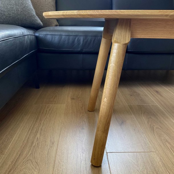  CT 10 - Ellipsformat soffbord i massiv ek