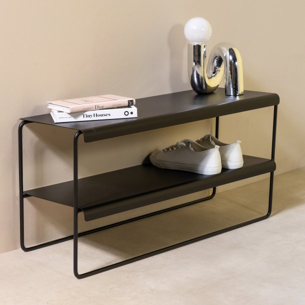 Zoot - Skohylla i svart metall, bredd 73 cm.