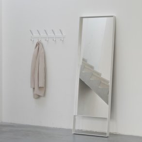 Fugaz - Gulvspejl i hvid metal, 60 x 190 cm.