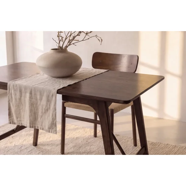 Duke - Spisebord med m�rkebrun tr�finish, 80 x 120 cm.