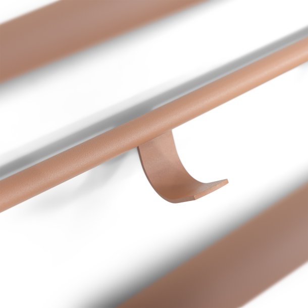 Dinex - Hattehylde i terracotta metal, bredde 100 cm.